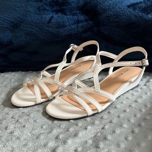 NWT Easy Street 1” Royalty wedge sandal in white - size 6